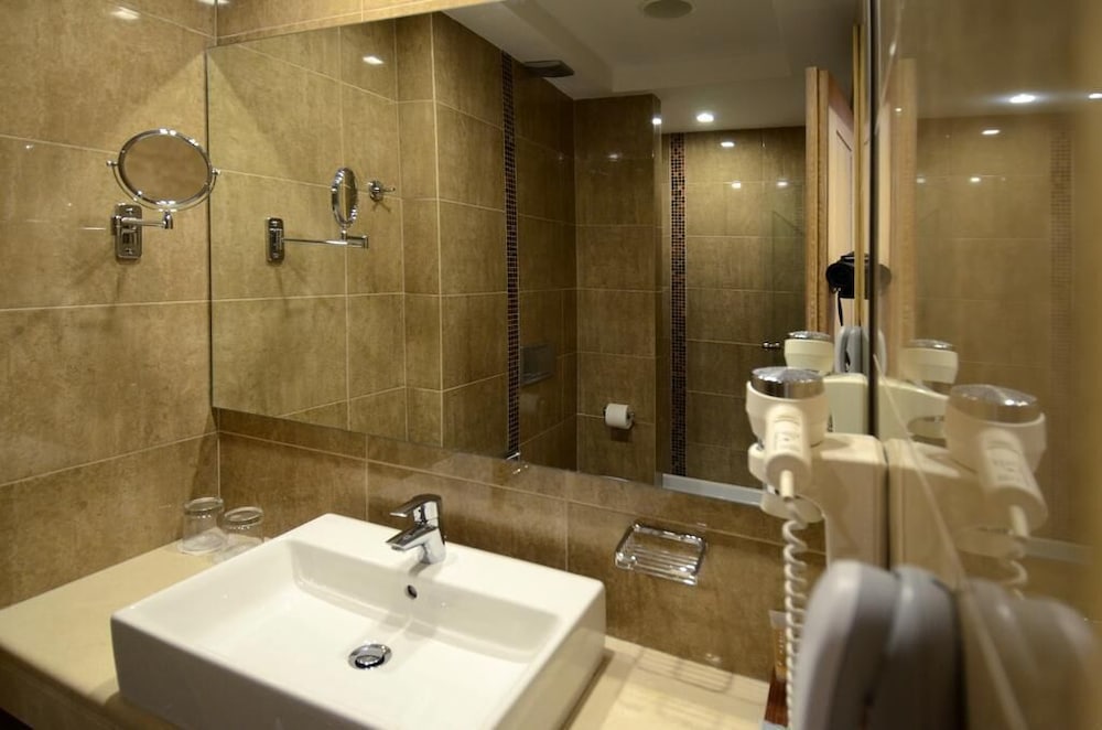 Bomo Danai Hotel 34/38
