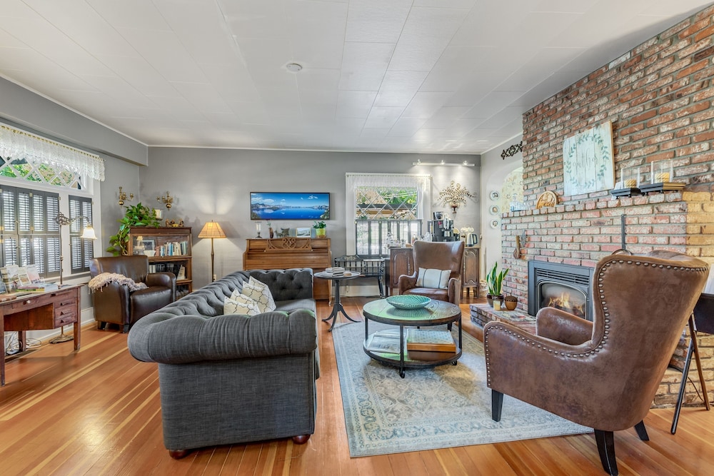 Oak Hill Bed & Breakfast 30/50