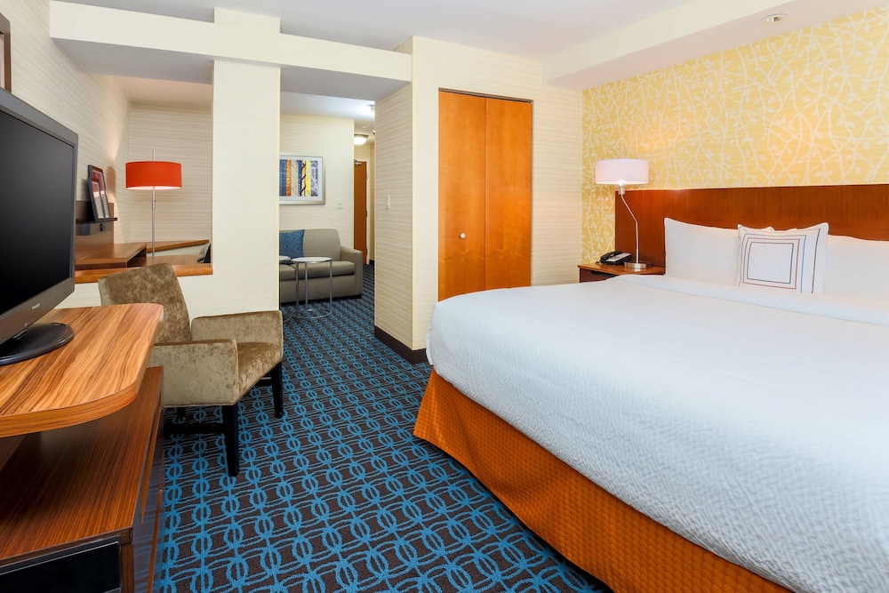 Fairfield Inn and Suites by Marriott Las Vegas South 23/57