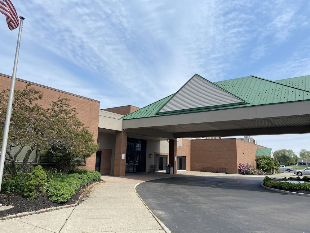 Clarion Hotel Conference Center On Lake Erie 3/43