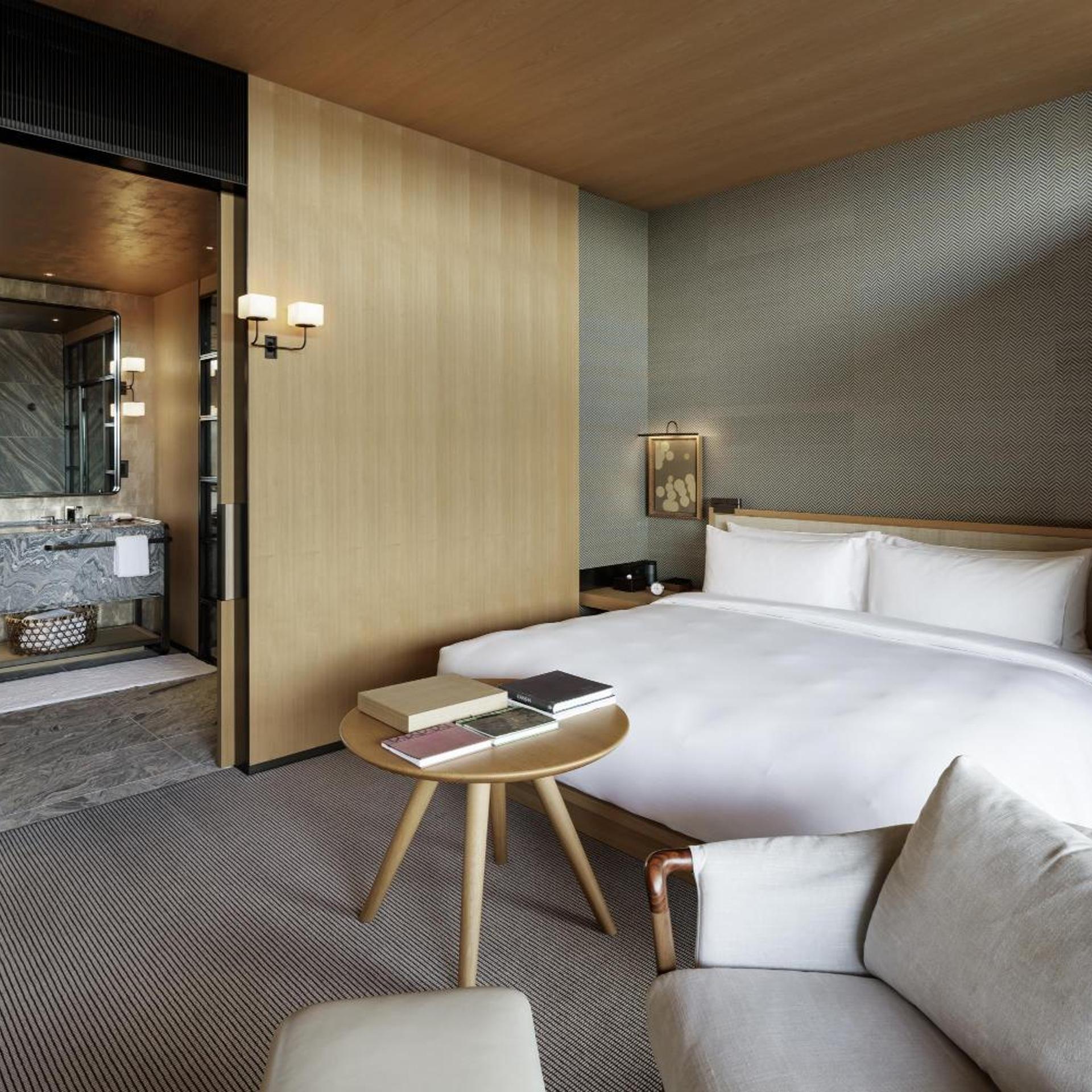 Premium, Suite, King Bed, Nzak View