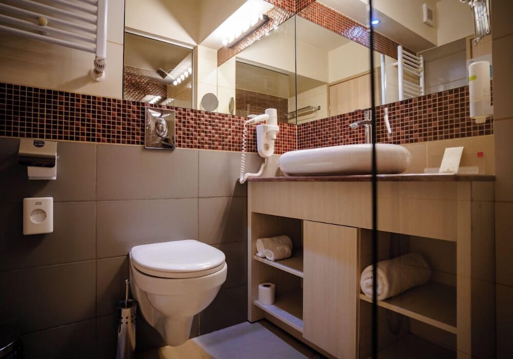 HOTEL CRAIOVITA 50/50
