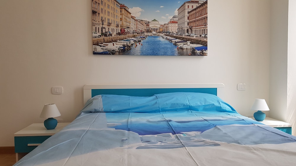 Trieste Center Rooms & Apartments 10/35