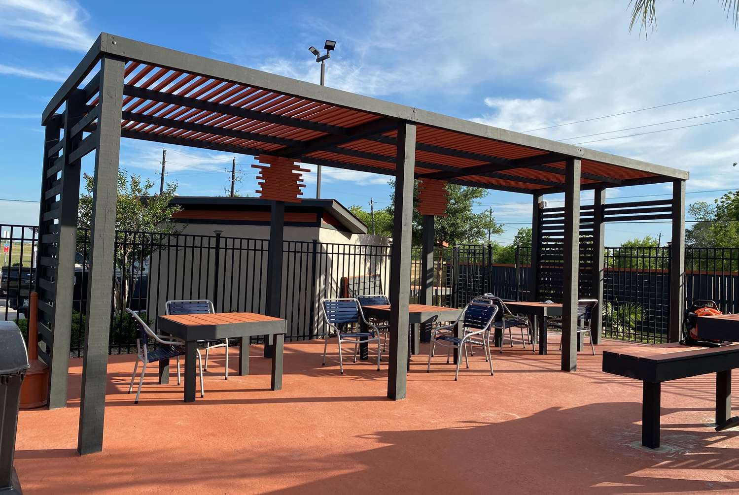 La Quinta Inn Suites By Wyndham Victoria South 50/55