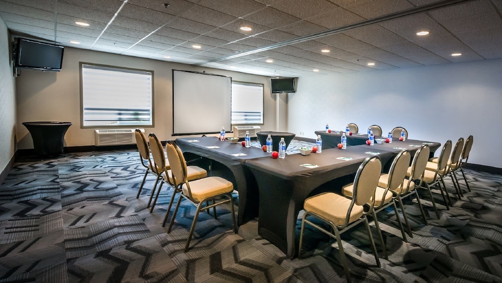 Service Plus Inns and Suites Calgary 47/56