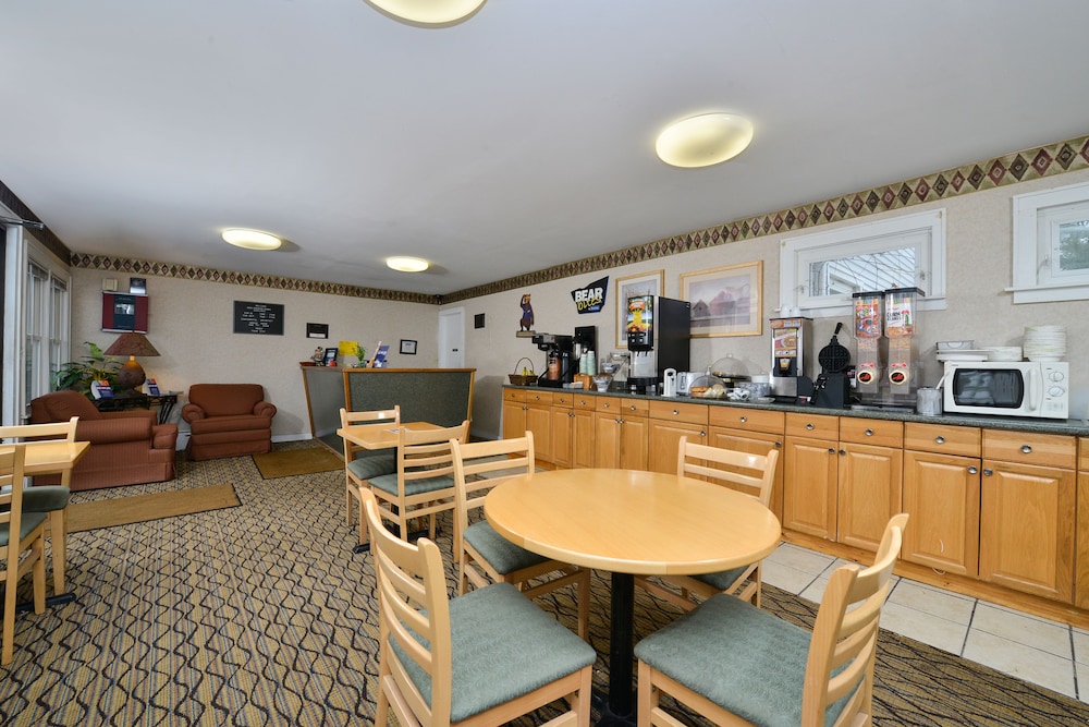 Travelodge by Wyndham Great Barrington Berkshires 39/43