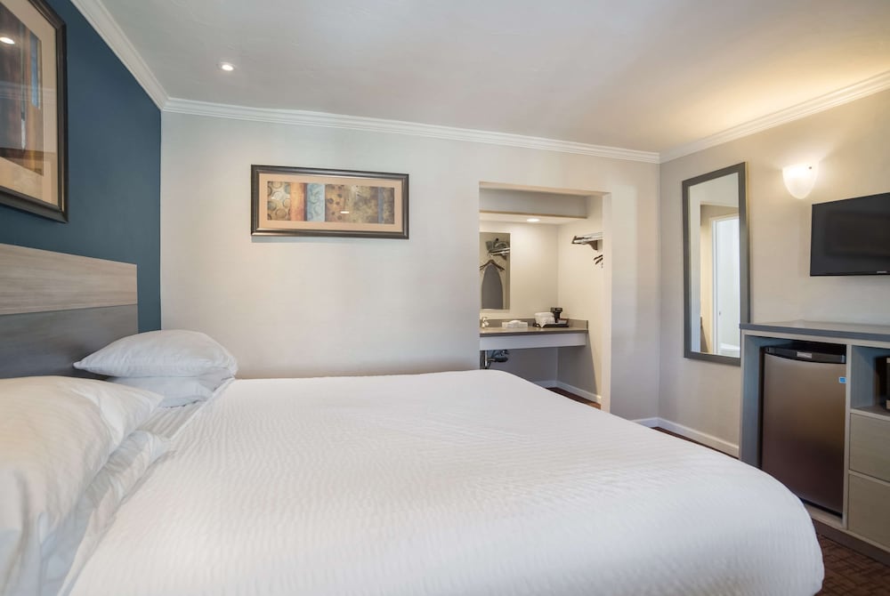 Standard, King Bed