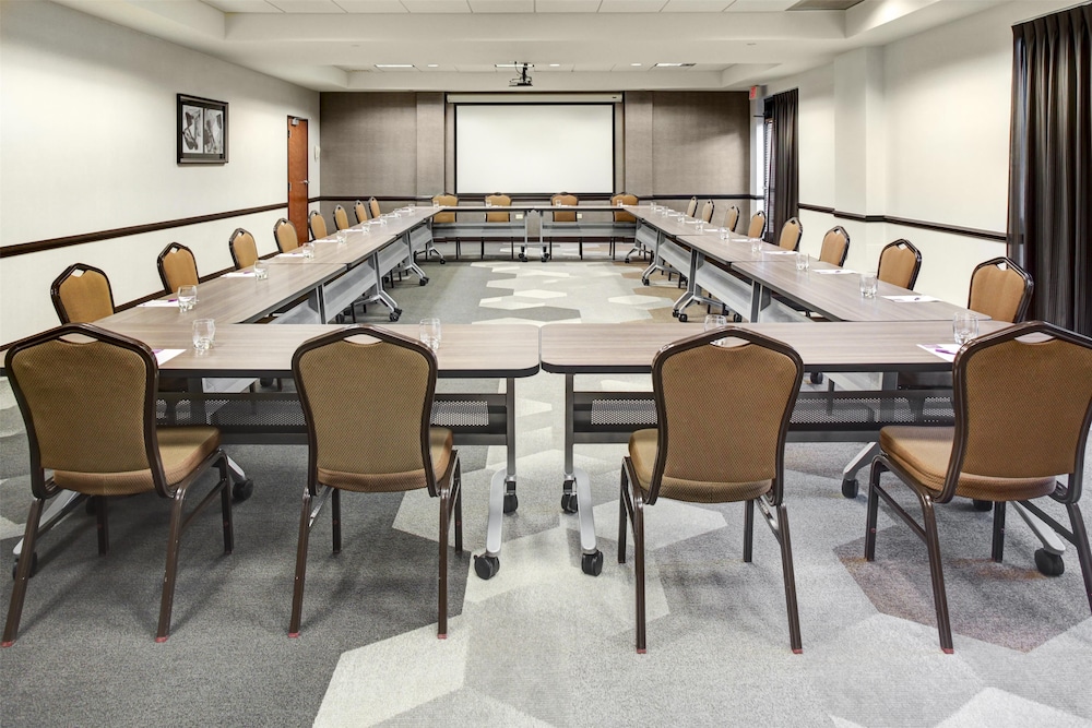 Hyatt Place Sacramento/Rancho Cordova 50/54
