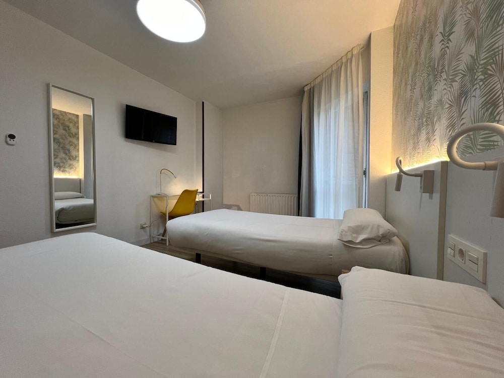 Iraipe Gorbea Hotel 8/48