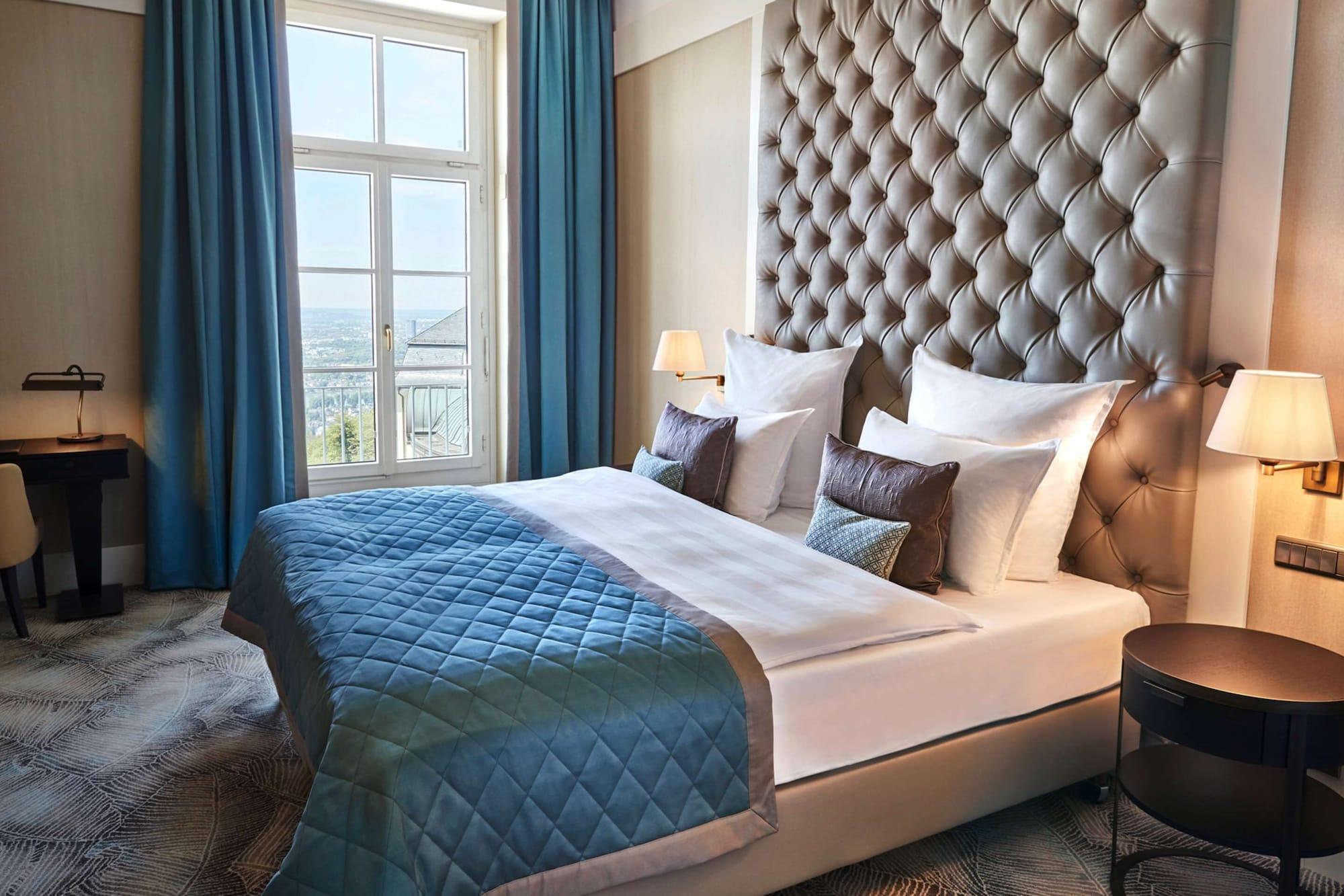 Suite, Rhale View