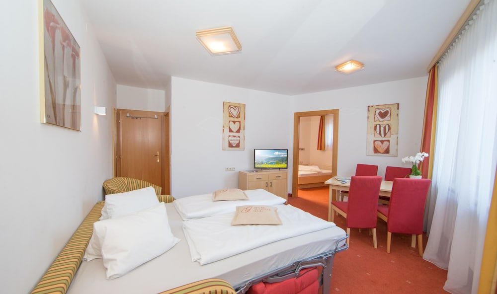2 BEDROOMS, FAMILY