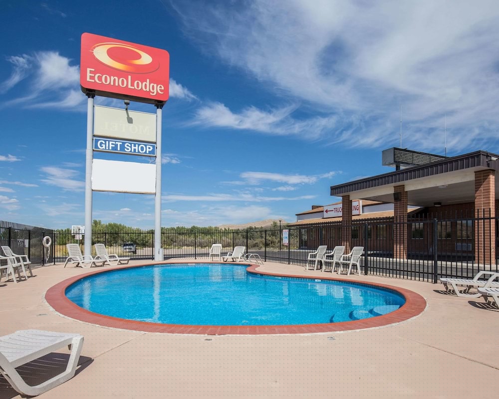 Econo Lodge Salina 5/38