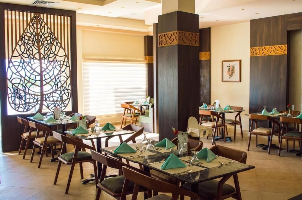 Oyster Bay Beach Suites 40/60