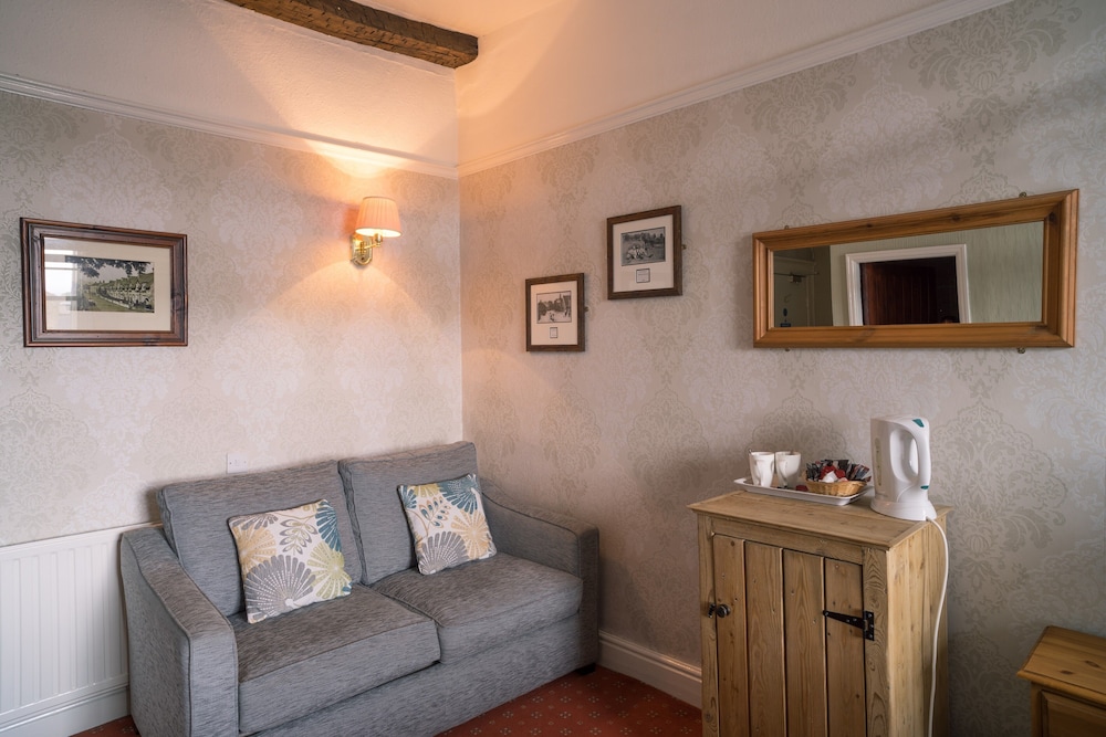 The Old Hall Hotel 17/30