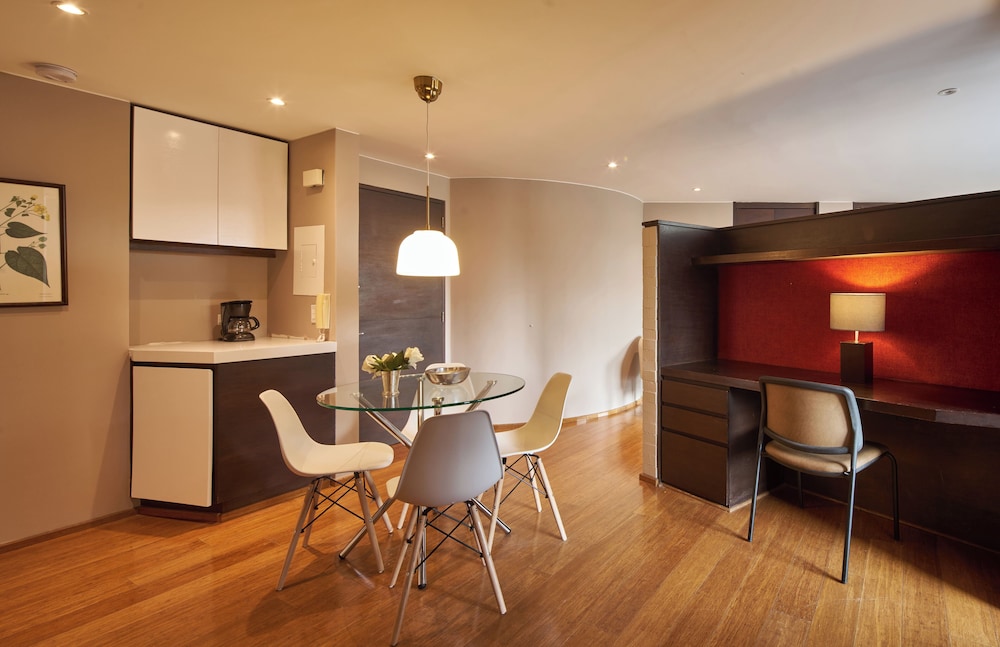 Nico Apartasuites 42/50