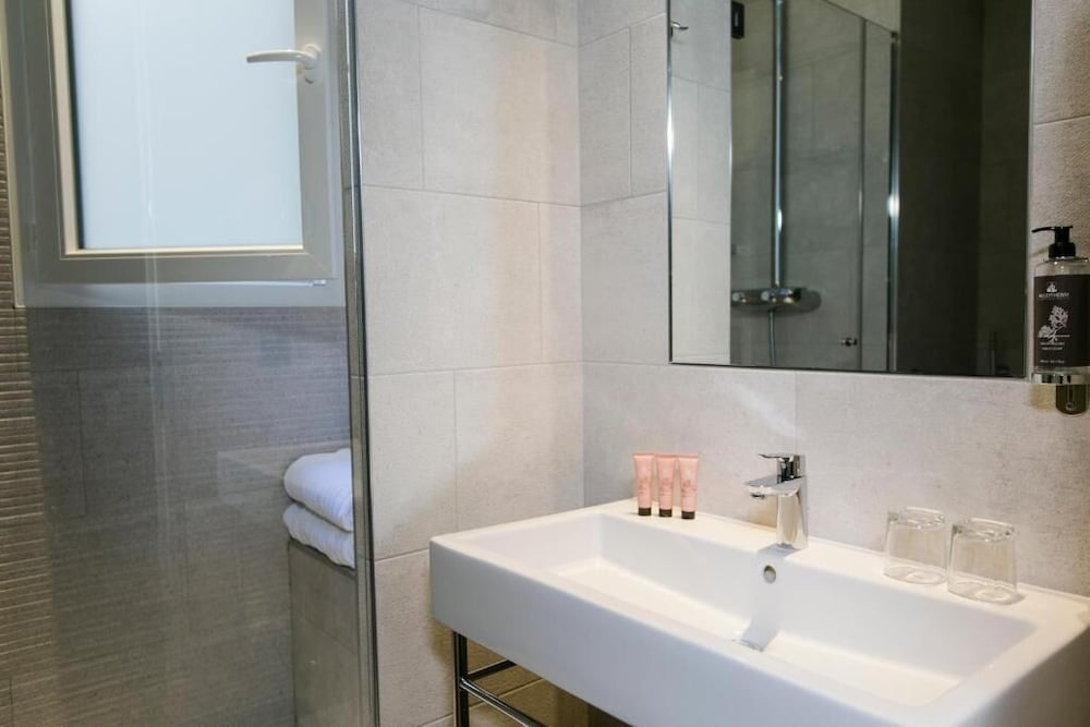 غرفة كلاسيكية بسرير مزدوج، Hotel De Neuville Arc De Triomphe 5/5