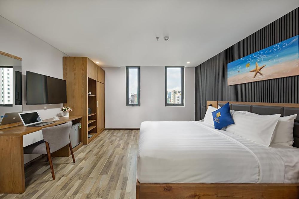 PREMIUM, KING BED, CITY VIEW