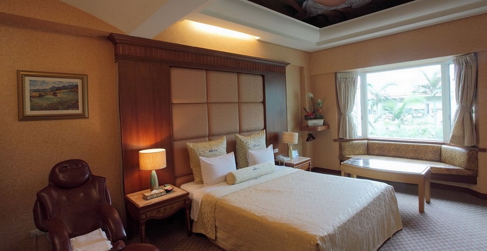 Regale Villa Hotel 21/73