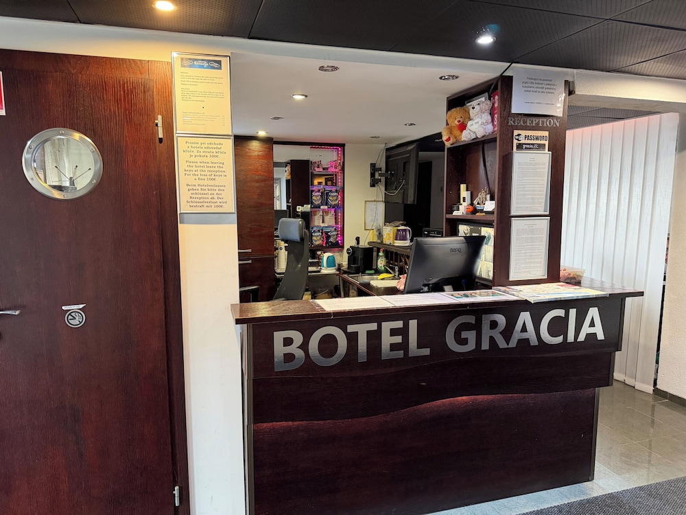 Botel Gracia 9/55