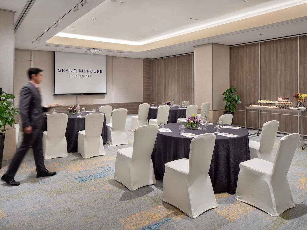 Grand Mercure Singapore Roxy 58/66