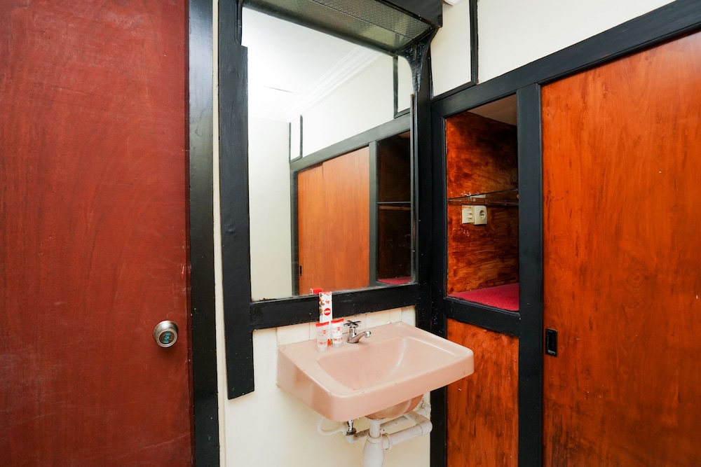 OYO 1652 Hotel Tampiarto 18/35