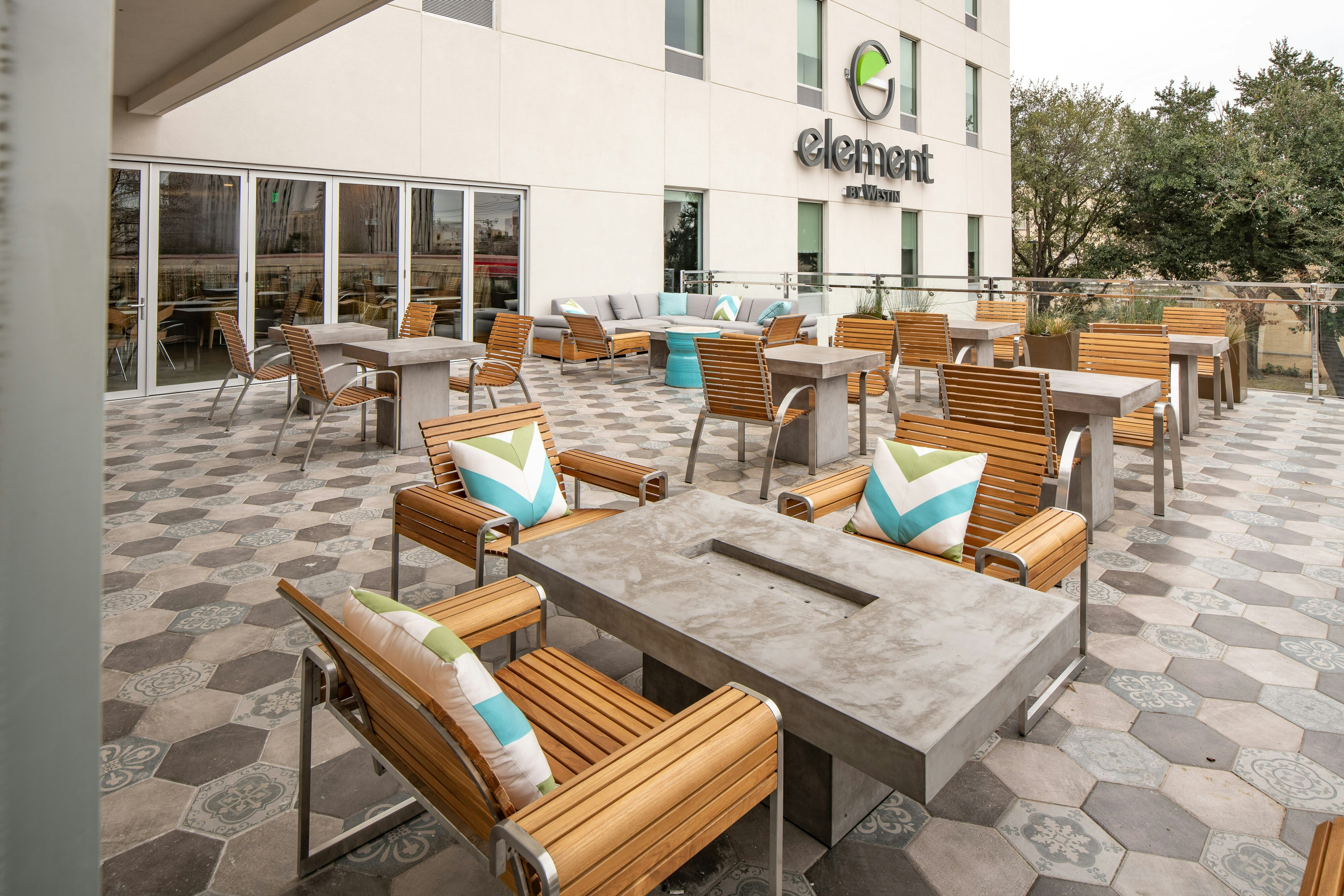 Element Dallas Downtown East 44/76