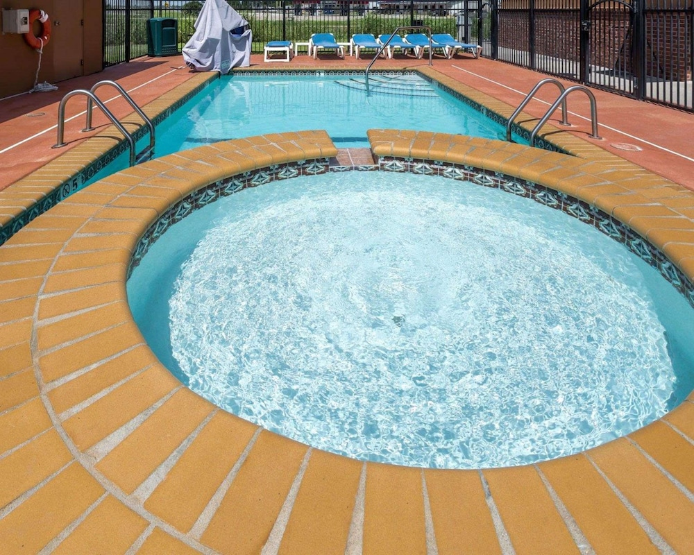 Quality Inn Donaldsonville Gonzales 13/32