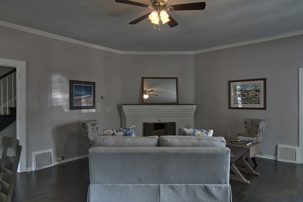 Charlevoix House 32/50