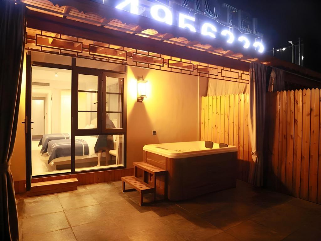 Lano Hotel (Guiding Yongchao Pedestrian Street) 36/54