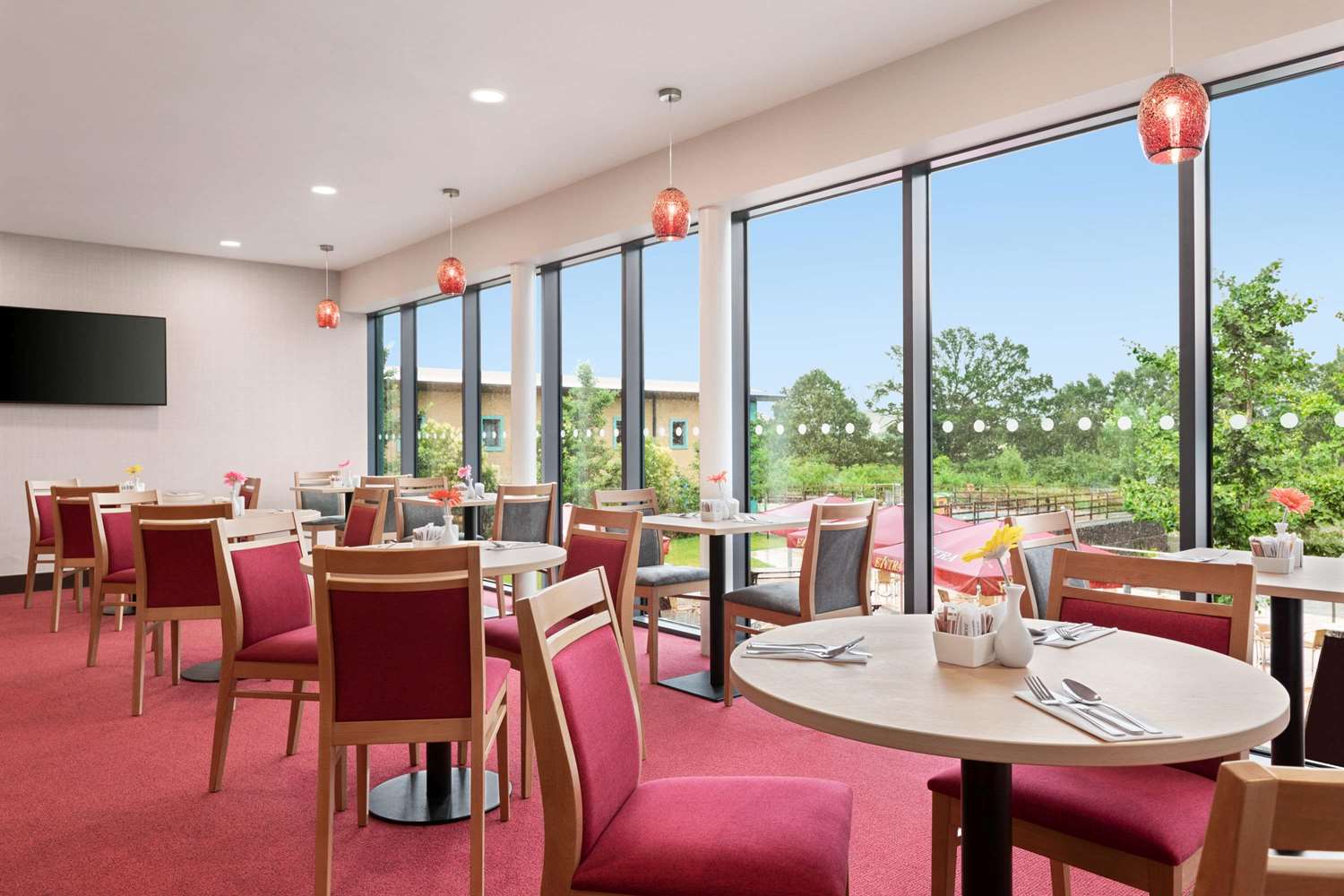 Ramada by Wyndham Cobham 31/47