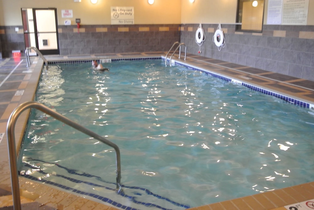 Hampton Inn And Suites Dickinson Nd 27/42