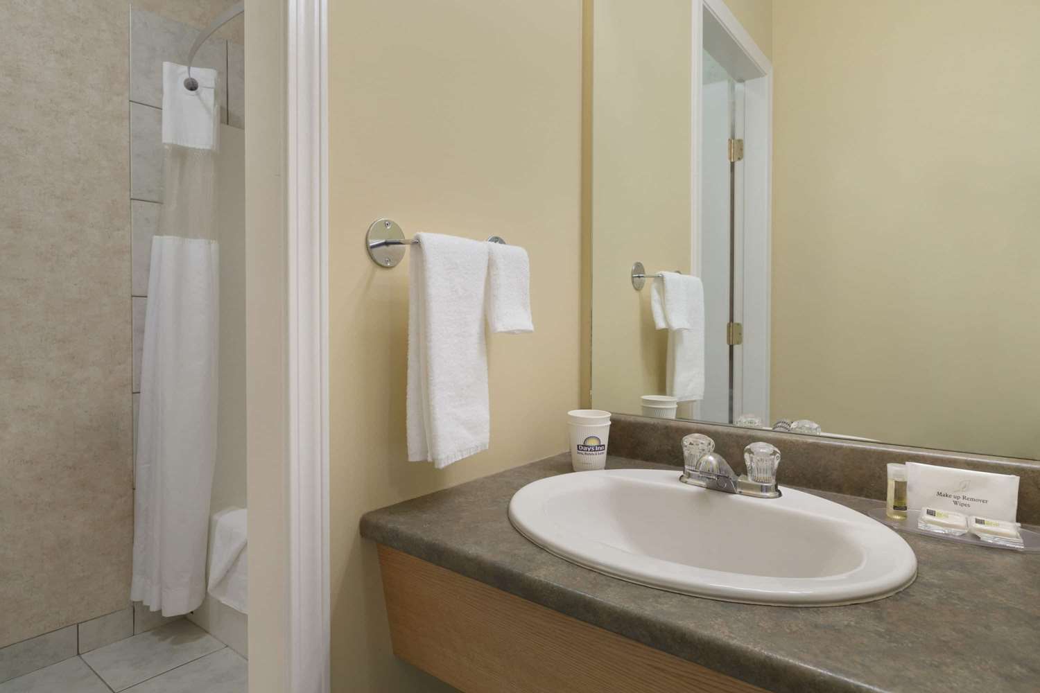 Days Inn by Wyndham Penticton Conference Centre 39/40