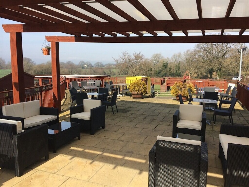 The Hunter's Lodge Inn 16/23