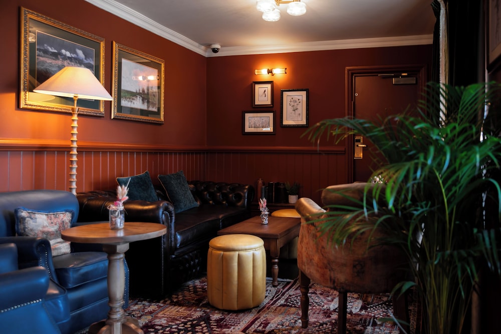 Worplesdon Place Hotel 46/70