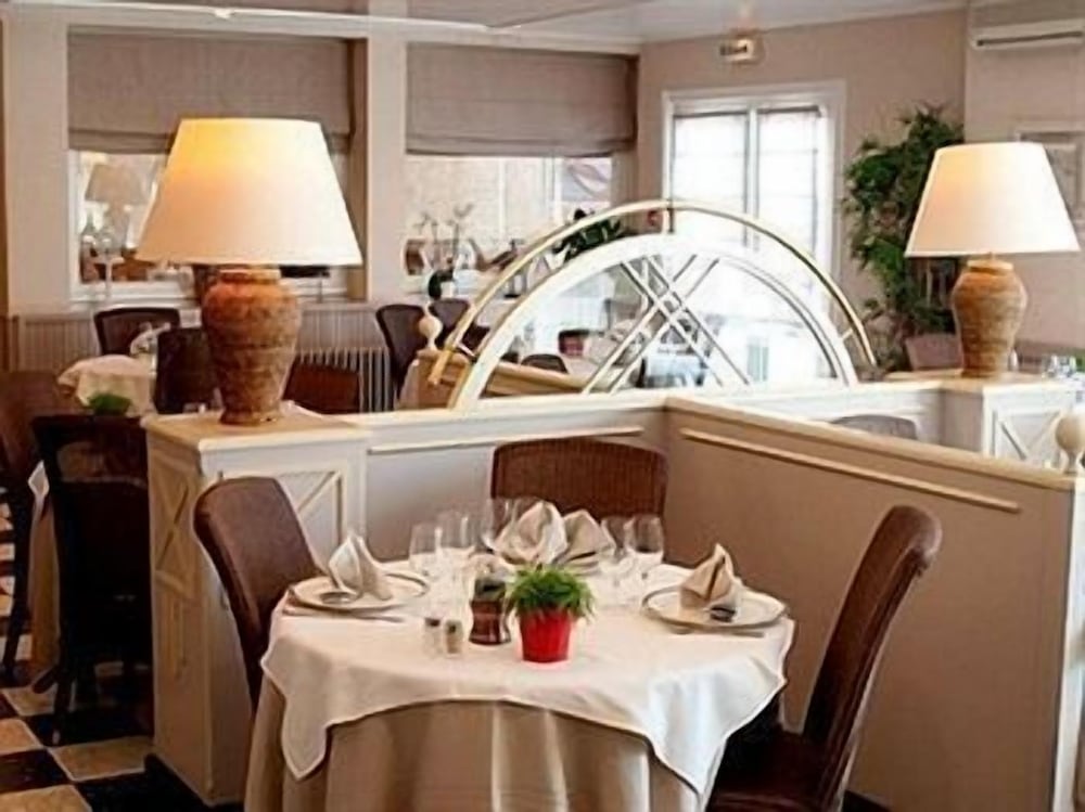 Logis Hotel Le Robinson 48/53