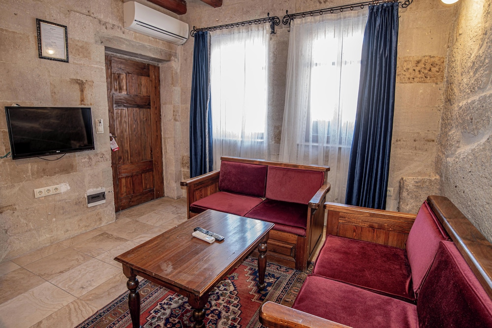 Elegance Cave Suites 29/47