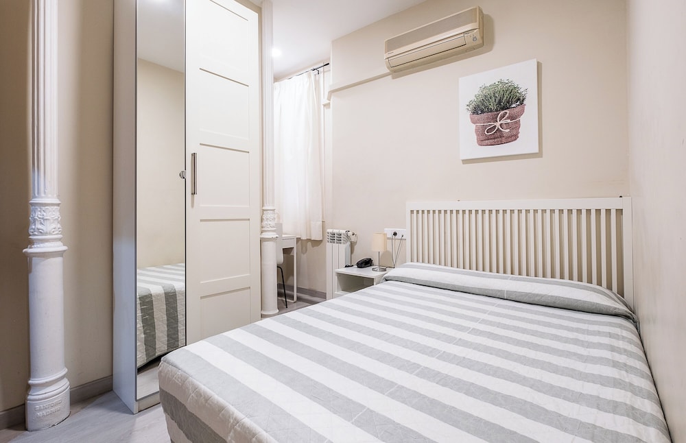 Hostal El Pilar 36/68