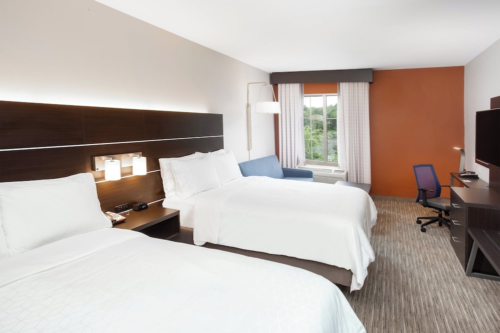Standard, 2 Queen Beds, Extra Floor Space