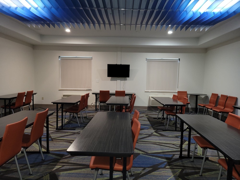 Holiday Inn Express Hotel Suites Vidor South 60/71