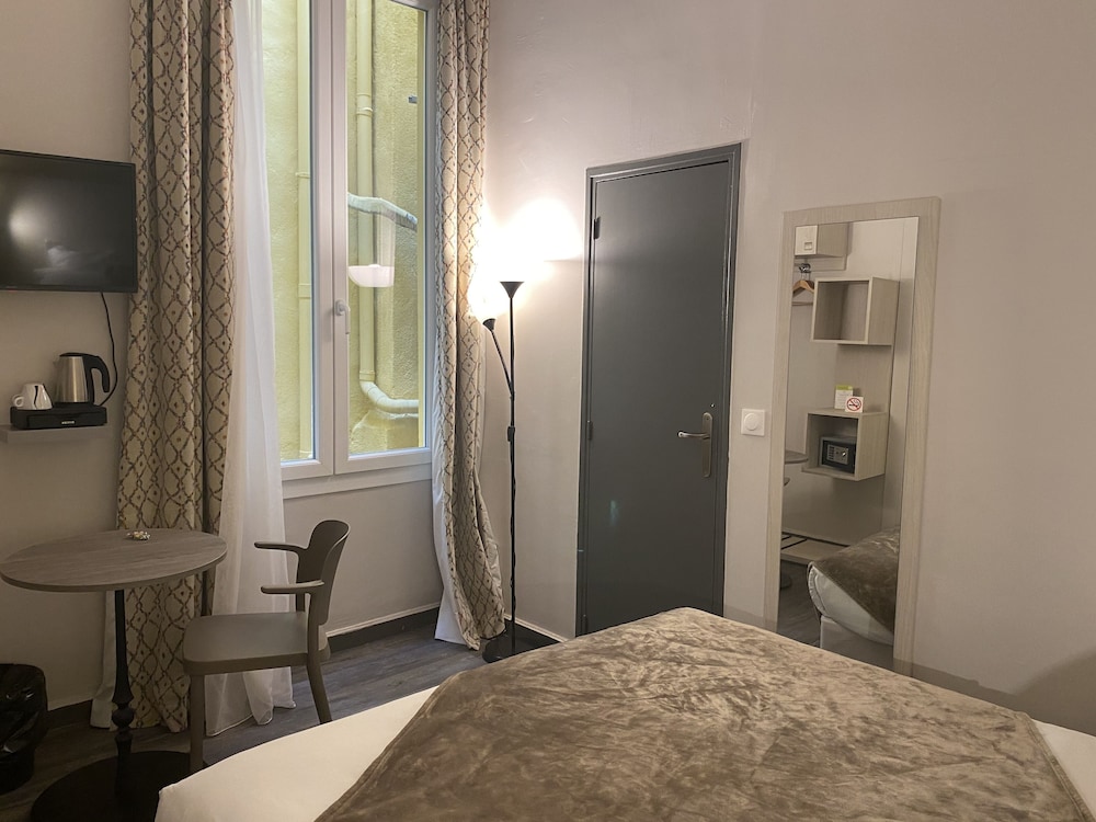 Majestic Hotel 38/50