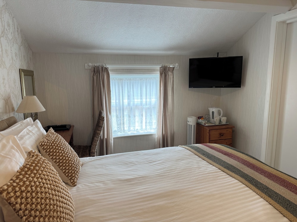 Raincliffe Hotel 10/50