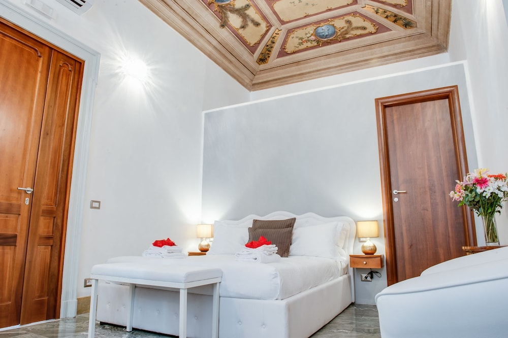 Lh Royal Suites 31/48