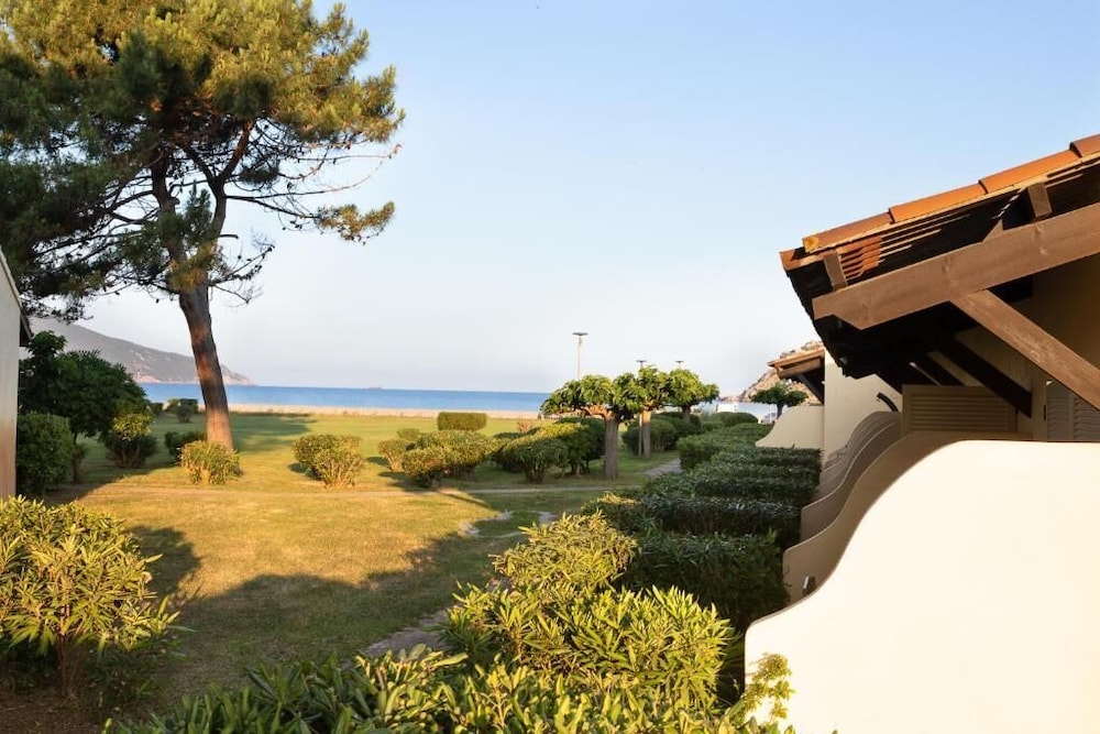 Marina Di Lava Hotel 54/60