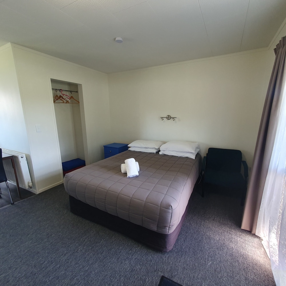 OHAKUNE COURT MOTEL 12/71