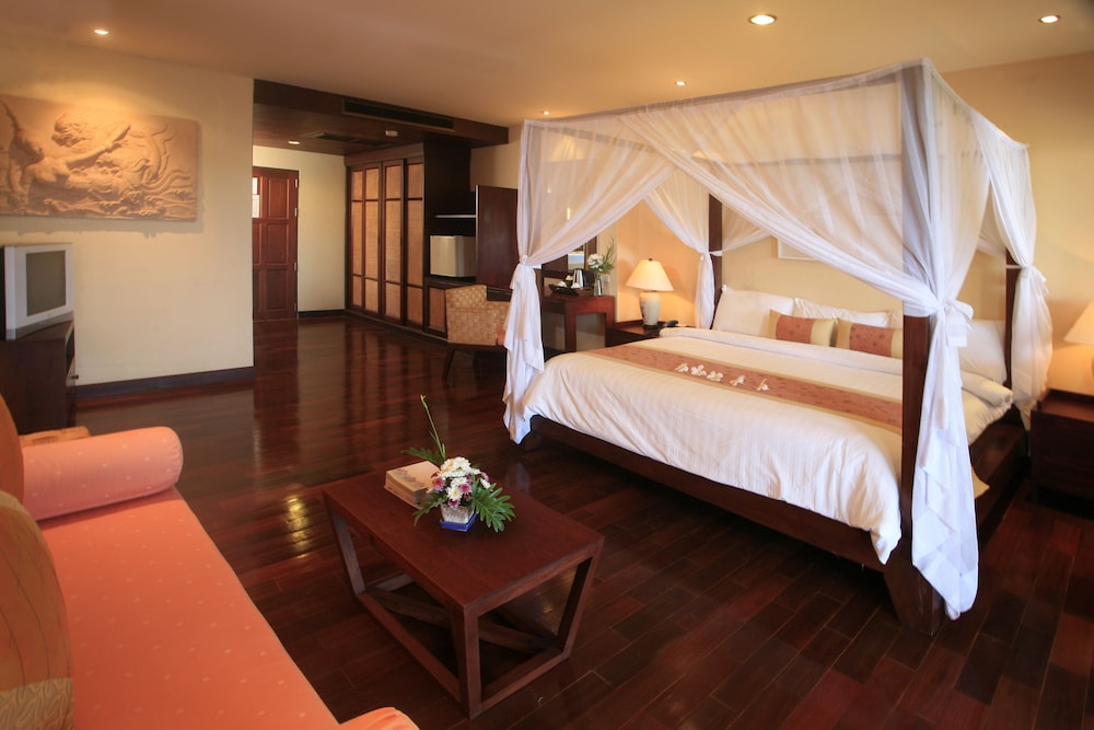 Coral Cliff Beach Resort 16/70