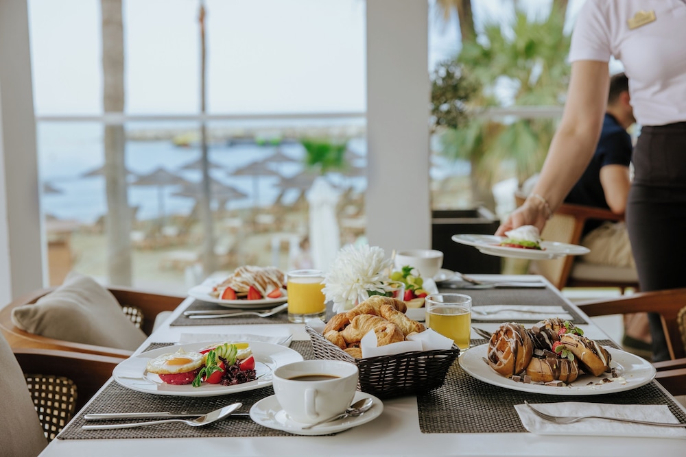 Golden Bay Beach Hotel 31/50