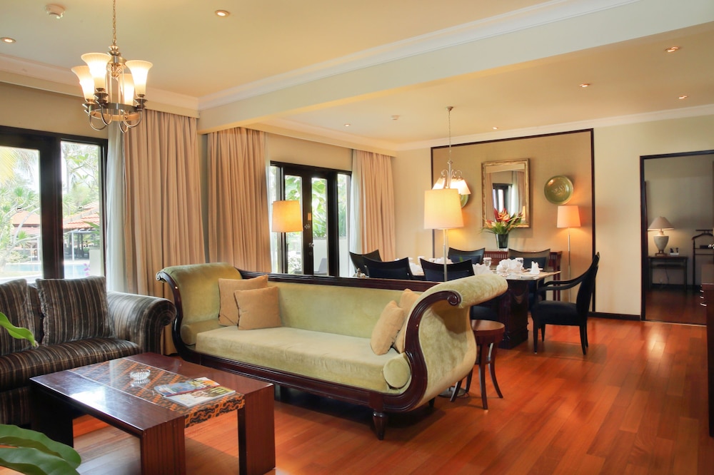 SHL Hotel and Resort 54/77