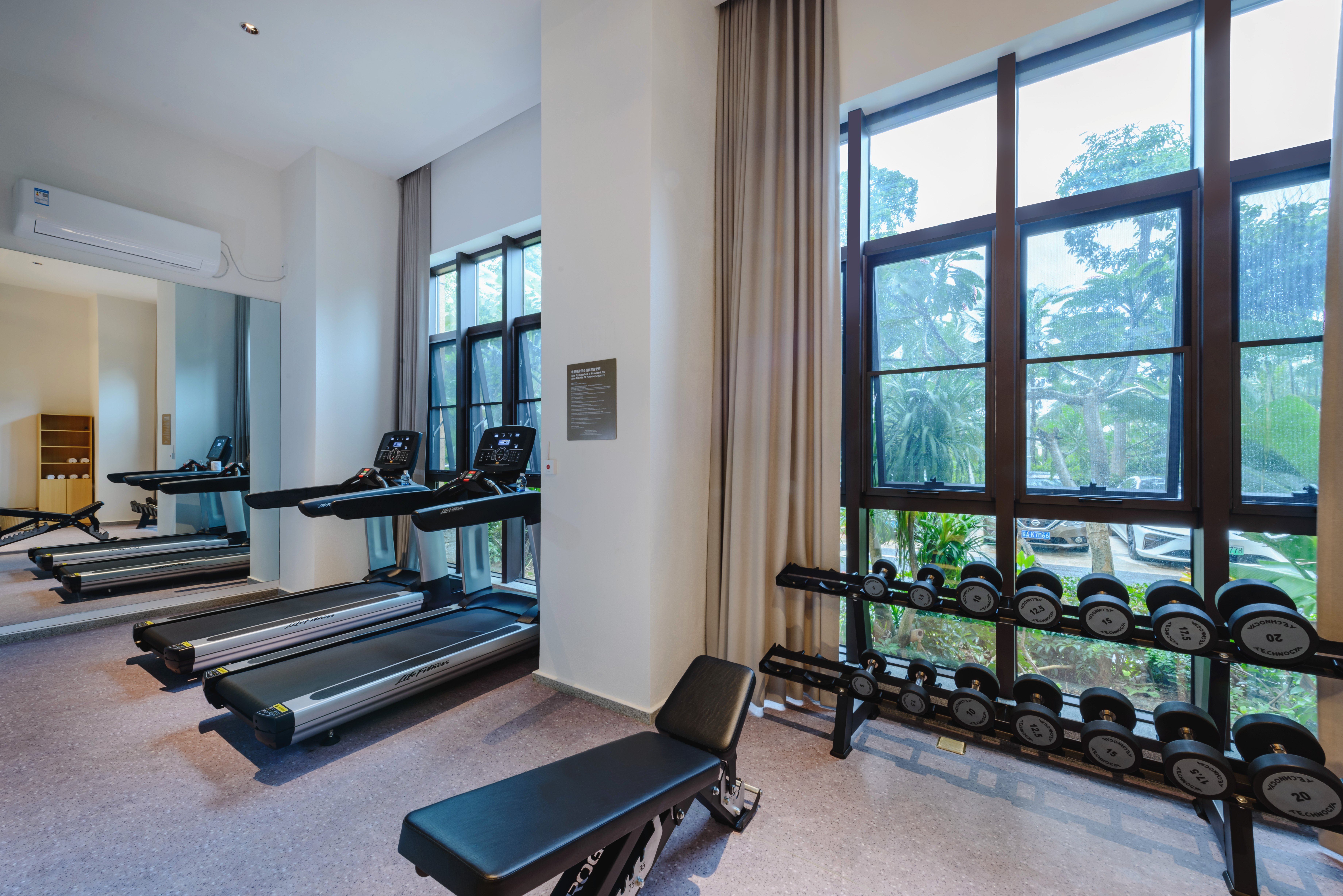 HOLIDAY INN EXPRESS HAIKOU WEST COAST 20/50