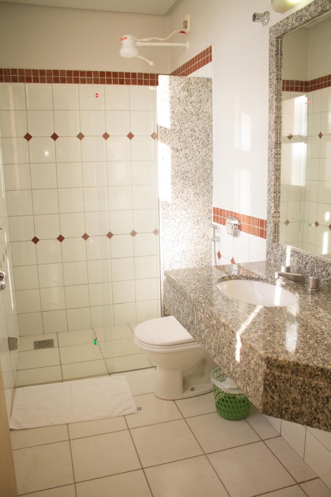 Honorato Plaza Hotel 49/52