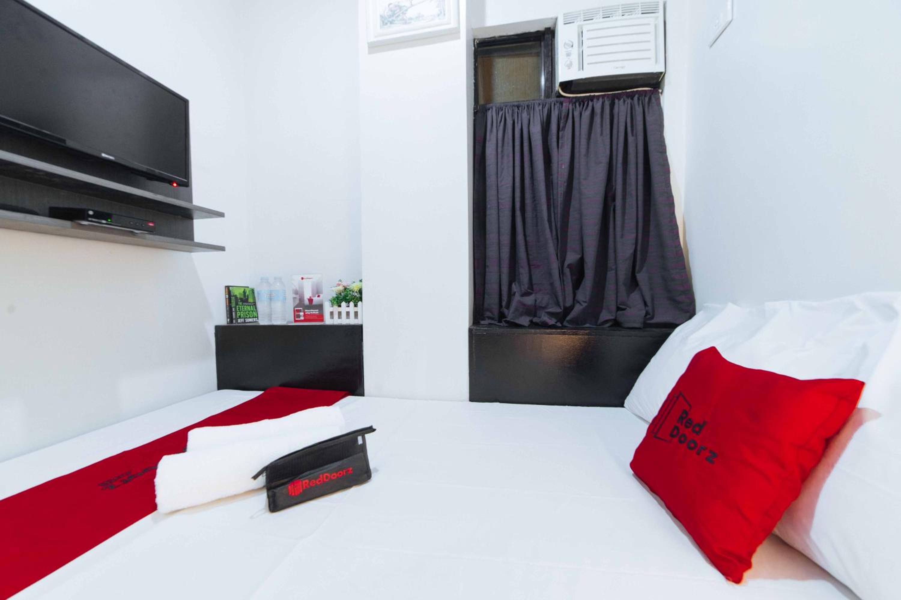 RedDoorz near G Mall Bajada Davao-Isolation Hotel 10/28